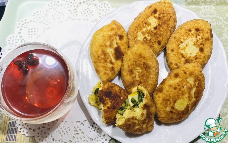 Пирожки с луком и пекинской капустой