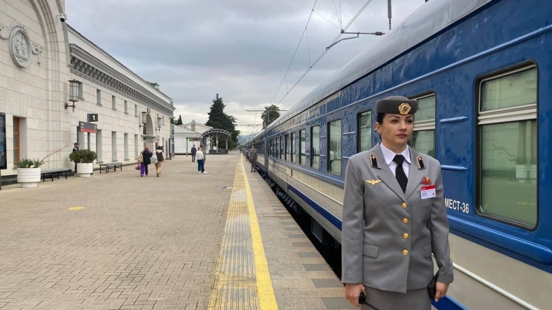 Первый в новом курортном сезоне ретропоезд отправился из Сочи в Гагру