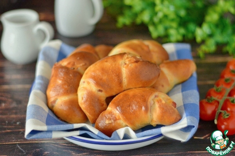 Рогалики с копчёной грудинкой и сыром