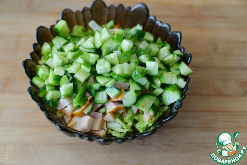 Салат с копчёной индейкой и пекинской капустой